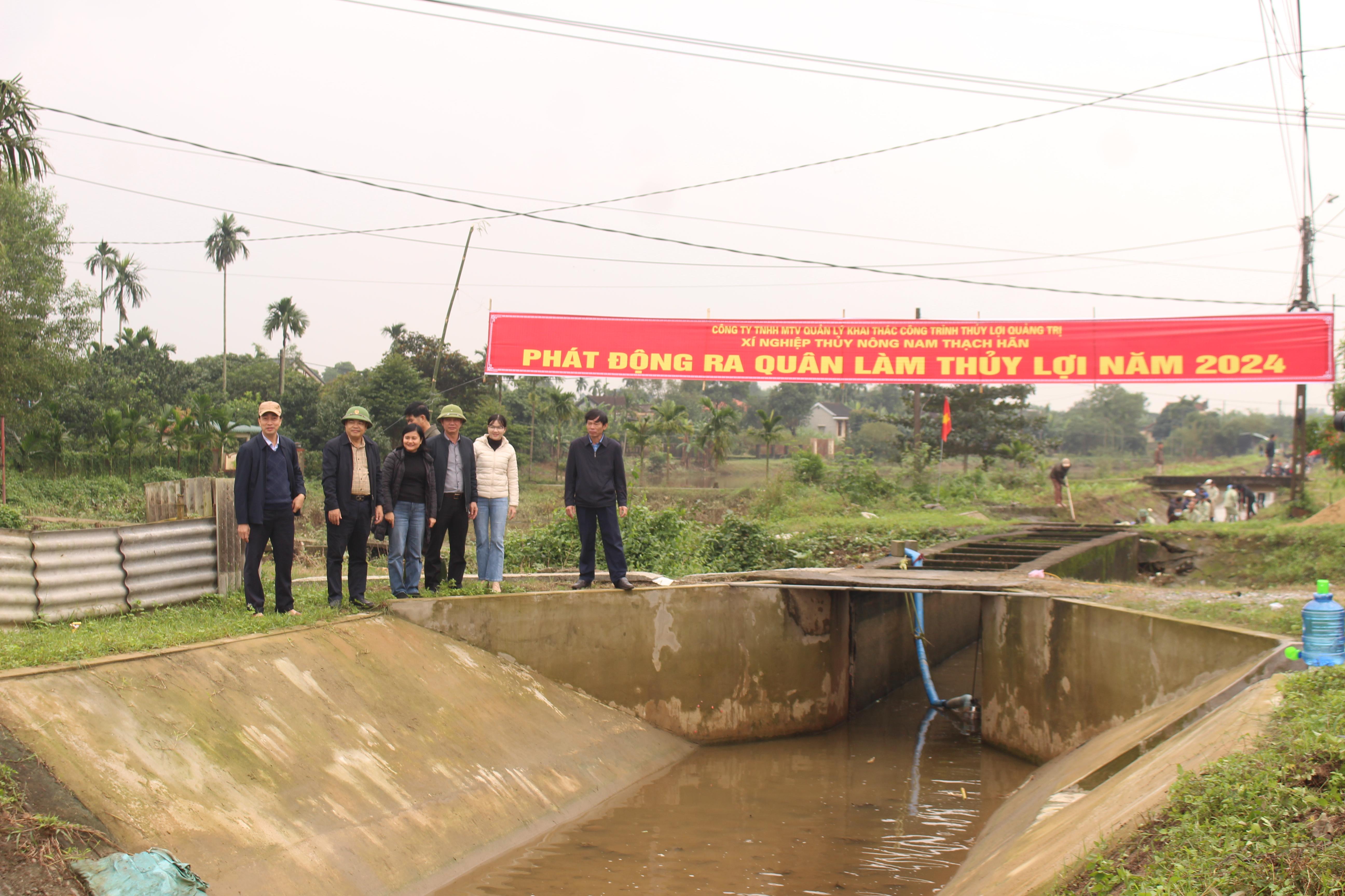 Ra quân làm thủy lợi, vệ sinh đồng ruộng phục vụ sản xuất vụ đông xuân 2024-2025