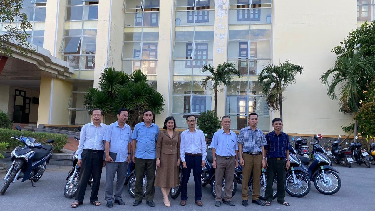 Ban Quản dự án VFBC Quảng Trị tiếp nhận và bàn giao 8 xe máy cho các Ban Quản lý rừng